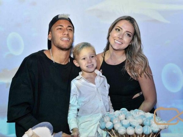 Carolina Dantas: Mối tình đầu và trách nhiệm làm cha