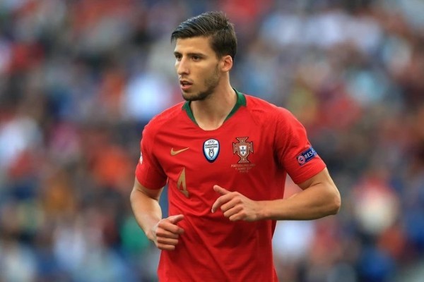 Trung vệ người Bồ Đào Nha Ruben Dias