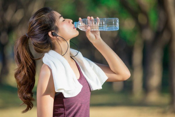 Tầm quan trọng của việc uống đủ nước lọc hàng ngày