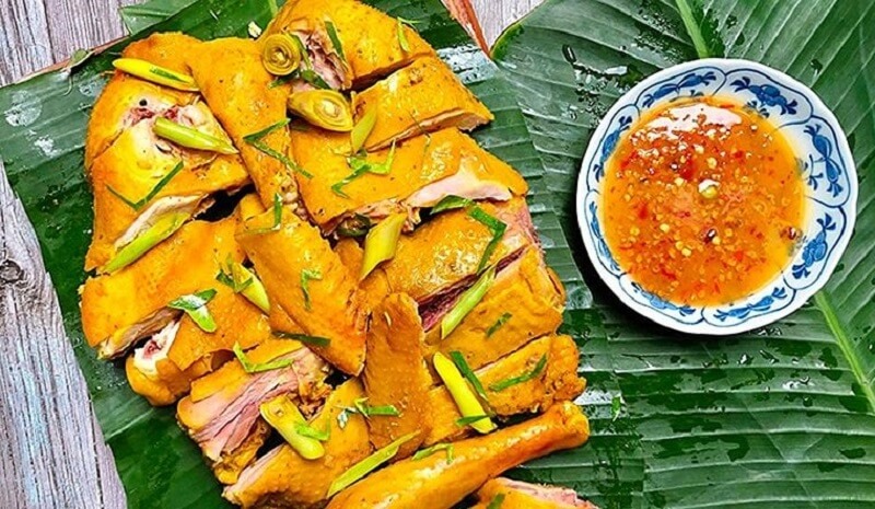 Gà ủ muối bao nhiêu calo? Thành phần dinh dưỡng trong gà ủ muối