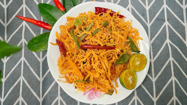 Lợi ích và rủi ro tiềm ẩn của khô gà