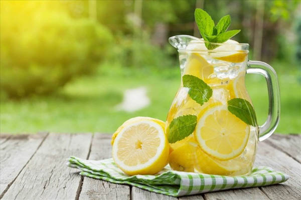 Lợi ích cho việc giảm cân và duy trì vóc dáng bằng nước chanh