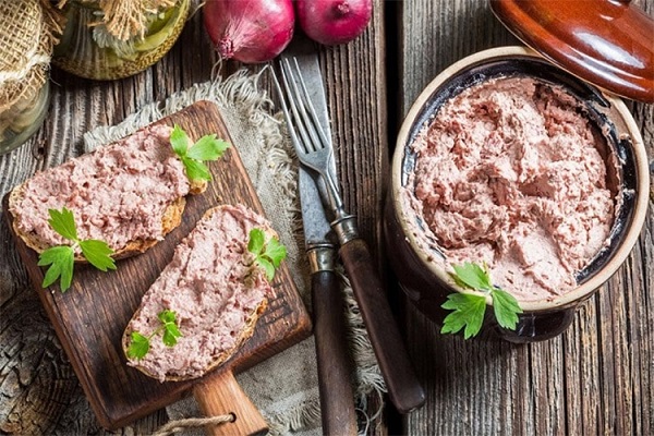 Pâté cung cấp một nguồn protein nhất định